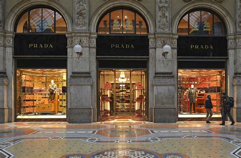 prada store mumbai